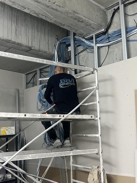 Armoire électrique de chantier tertiaire équipée par BBA Energie