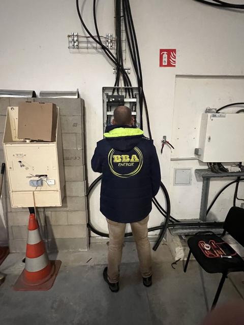 Tirage de câbles sur chantier tertiaire par l'équipe BBA Energie