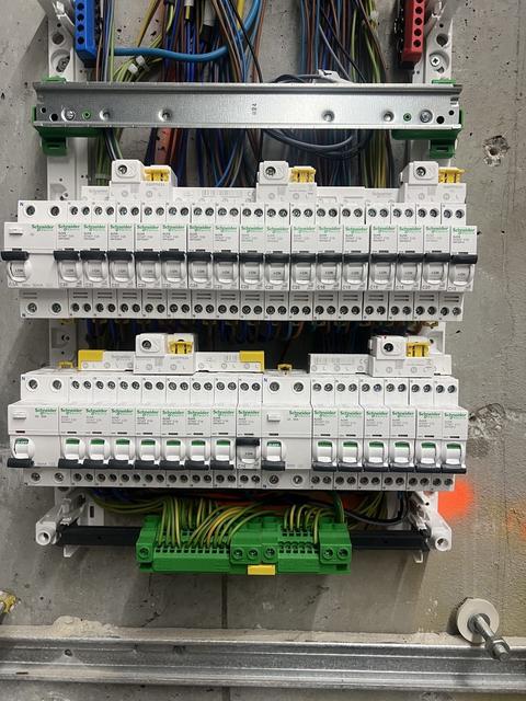 Tableau électrique Schneider câblé par BBA Energie